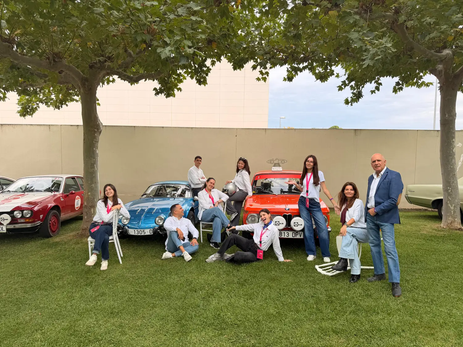 Equipo de Paddock Comunicación durante la producción del evento MCAuto Lleida Classic con coches clásicos